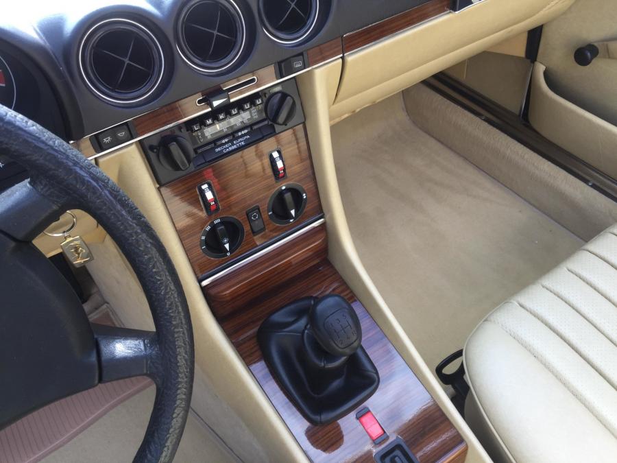 Детали интерьера Mercedes-Benz 280 SL (R107) 1983 года  (EU) (фото 62 из 120)